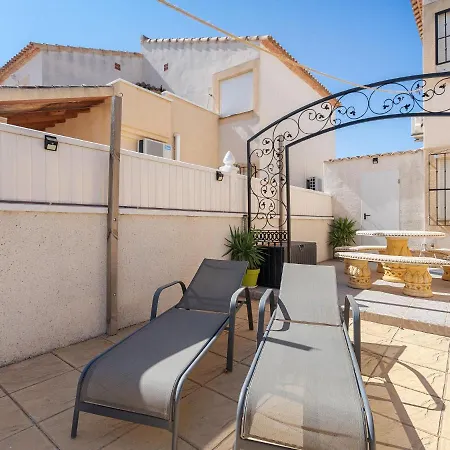 Belvilla By Oyo Casa Crispin