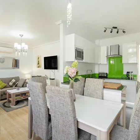 Modern Garden Home, Algorfa 펜션 *