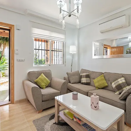 Modern Garden Home, Algorfa 펜션 시우다드 케사다