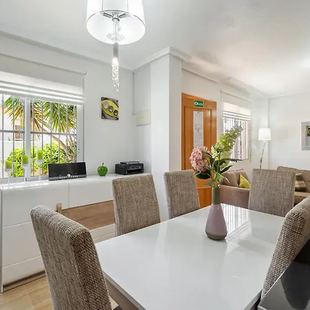 Modern Garden Home, Algorfa 펜션