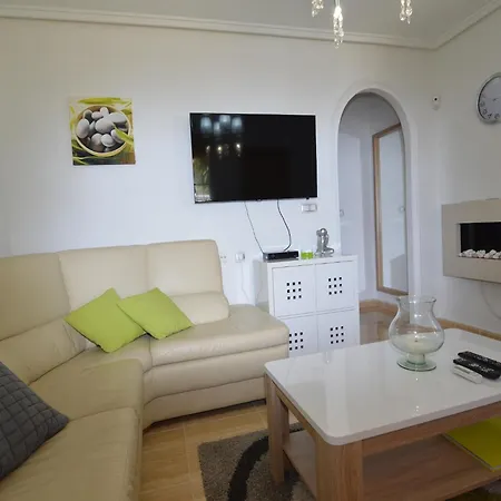 Modern Garden Home, Algorfa 펜션 시우다드 케사다