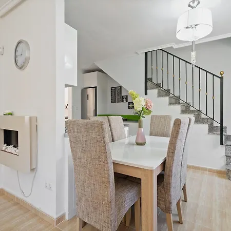 펜션 Modern Garden Home, Algorfa *