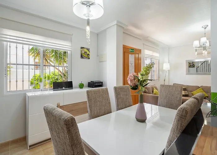 Modern Garden Home, Algorfa Σπίτι διακοπών
